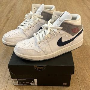 Air Jordan 1 mid Paris US7.5